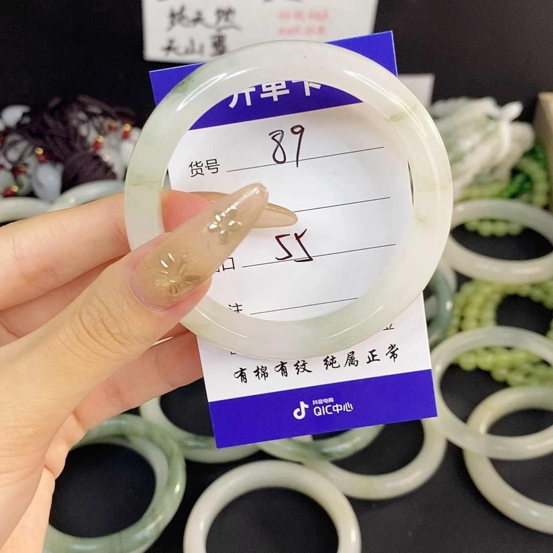 未镶嵌手镯石英质玉