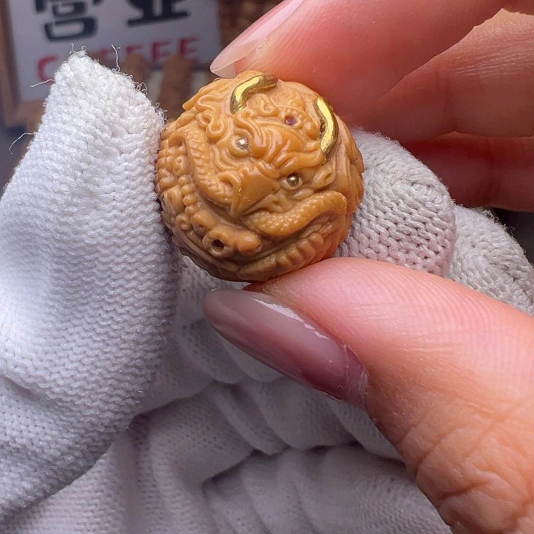 猴头核桃把件镶嵌款迦楼罗全品有正常封口线