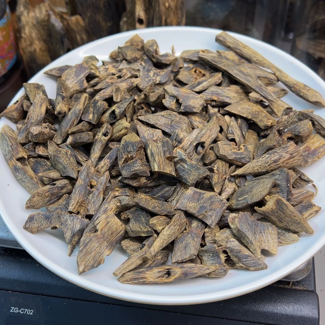 沉香沉香碎屑透顶绿原材料142克