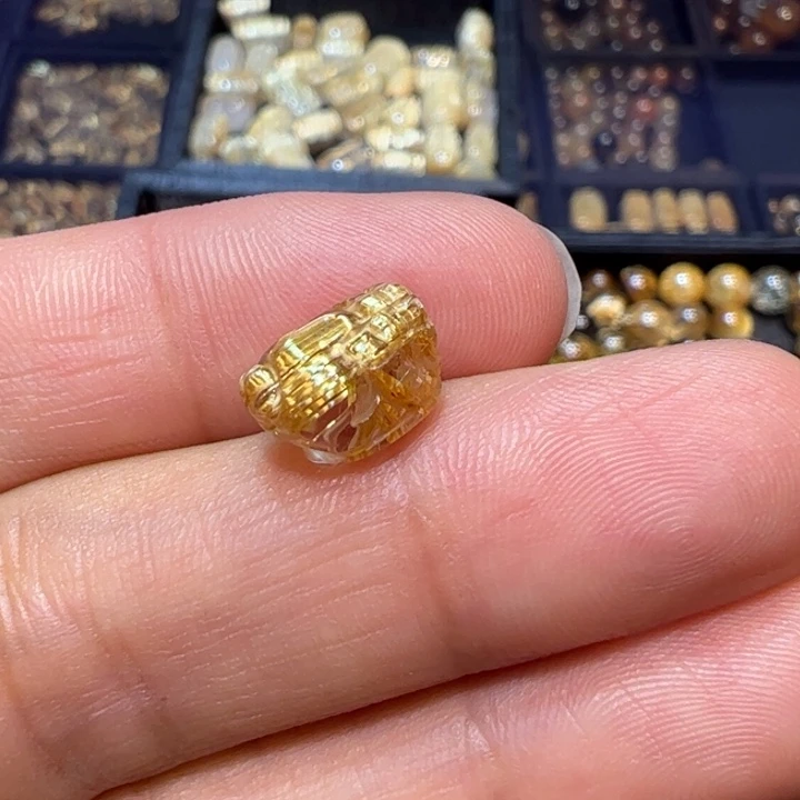 颈饰未镶嵌发晶朱****呀