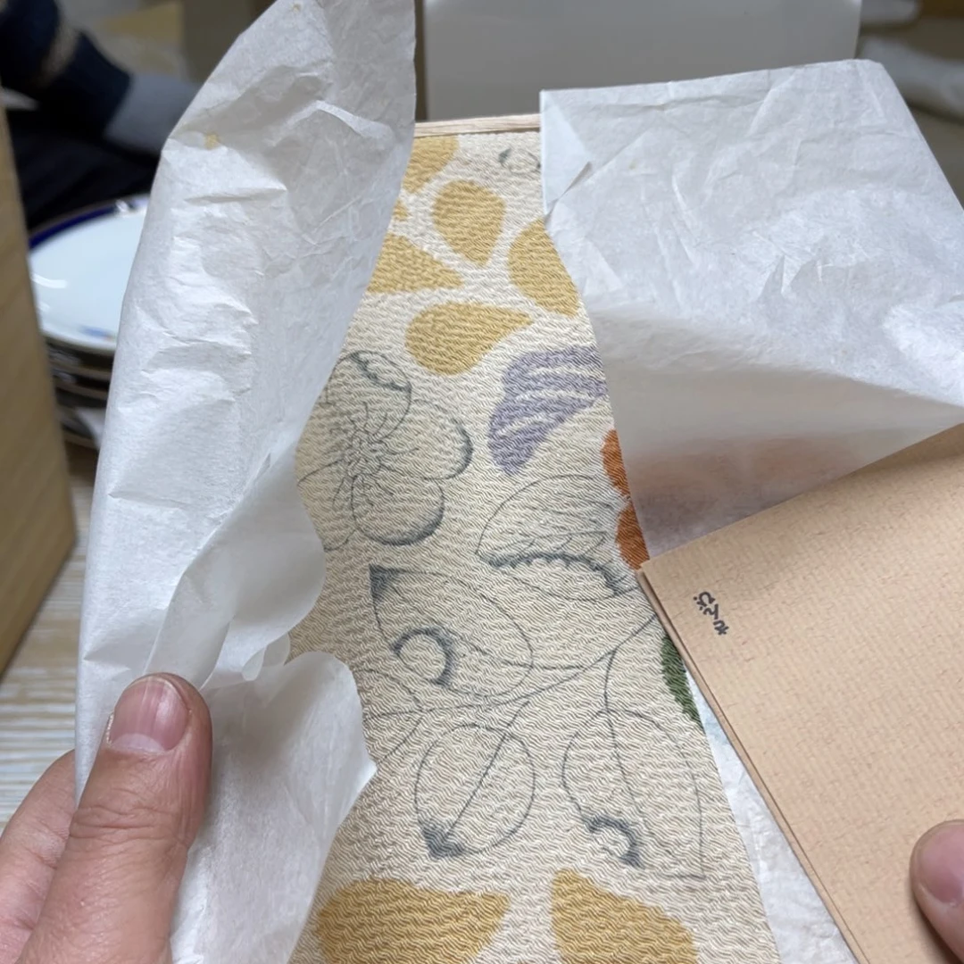 瓷片平***真密密麻麻地排列着一个