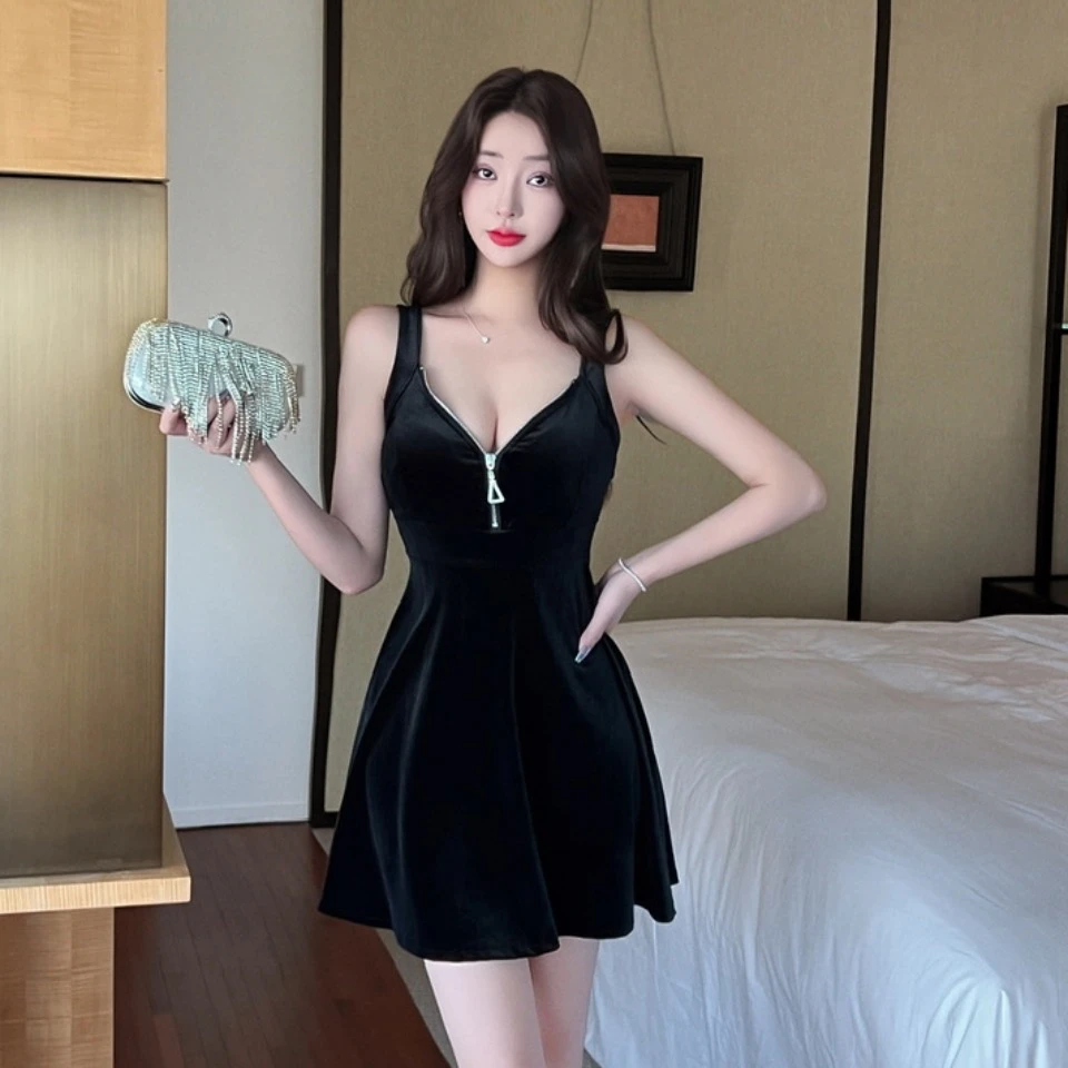 金丝绒吊带连衣裙夜场性感低胸拉链深V领露背修身收腰大摆A字裙秋