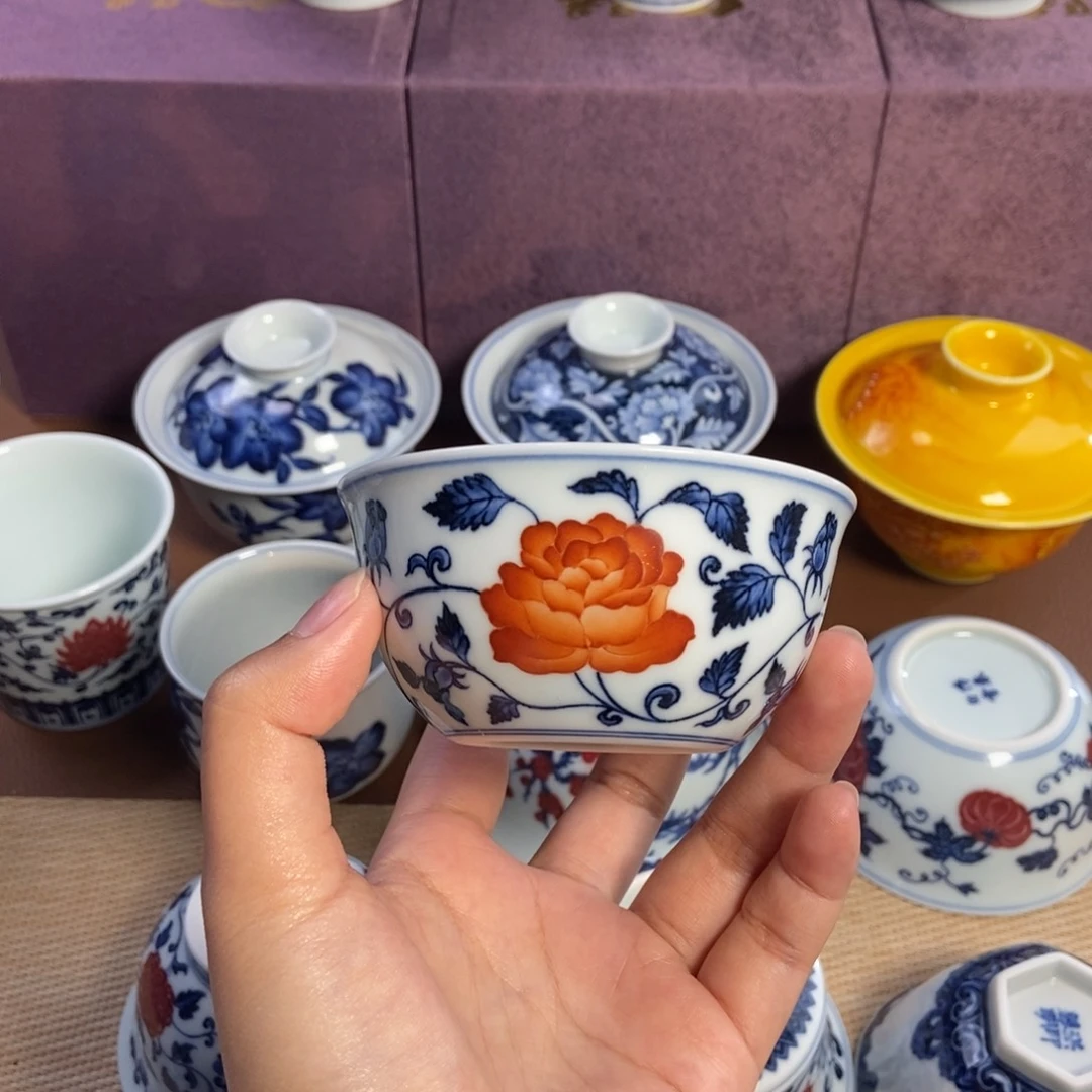 陶阳春白雪青花矾红缠枝玫瑰缸杯
