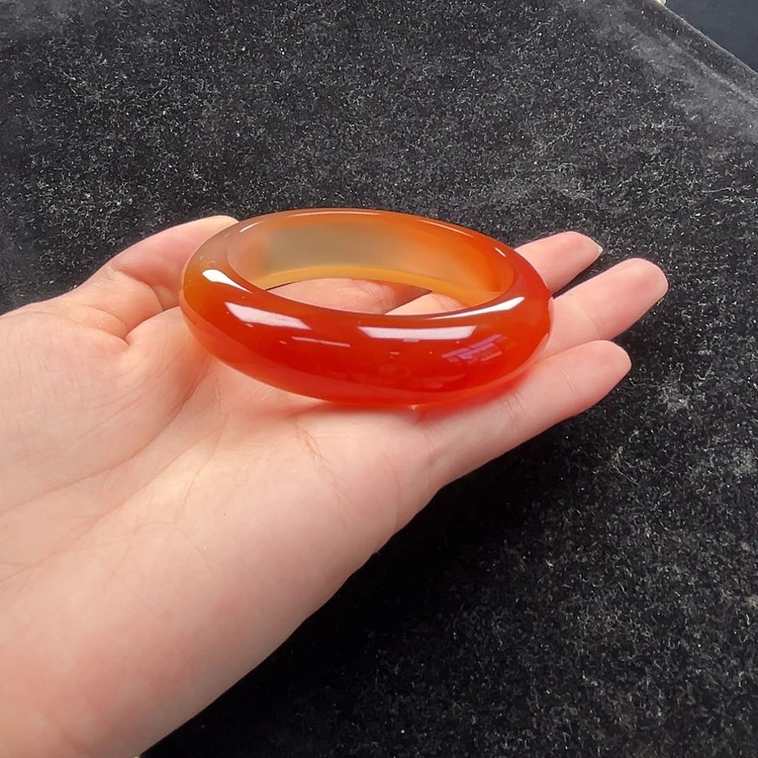 玛瑙/玉髓手镯未镶嵌时****人