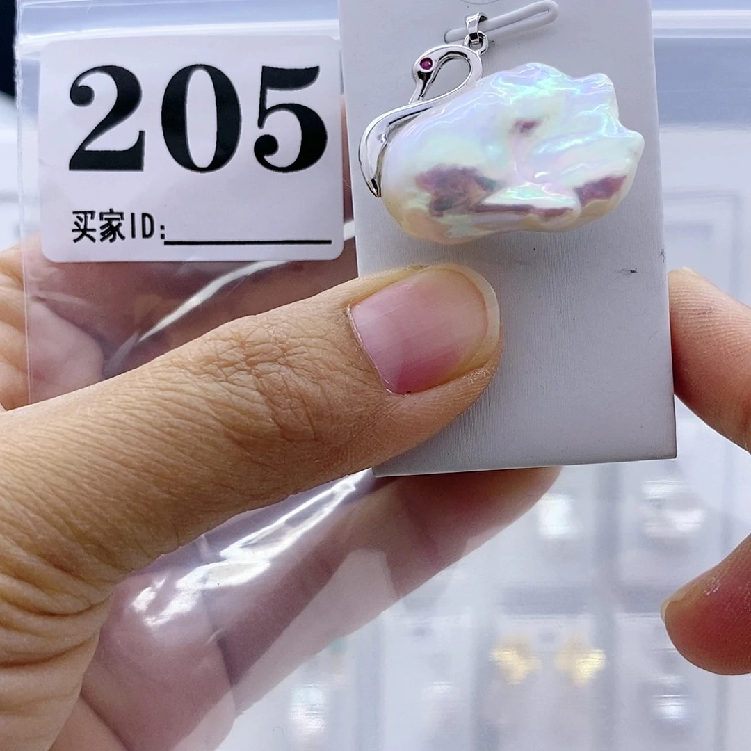 钛钢淡水珍珠颈饰