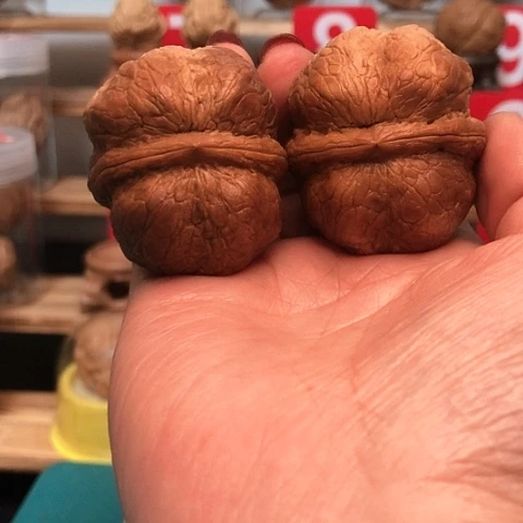 文玩核桃把件今**事云南铁核桃