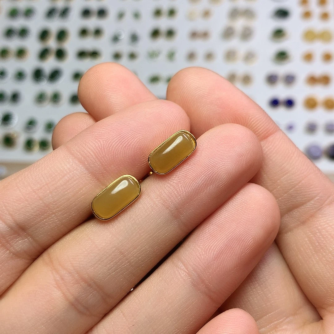 银S925镀金镶嵌和田玉（糖玉）耳饰桑****?