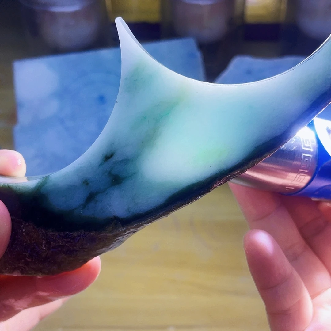 翡翠未镶嵌颈饰毛料13