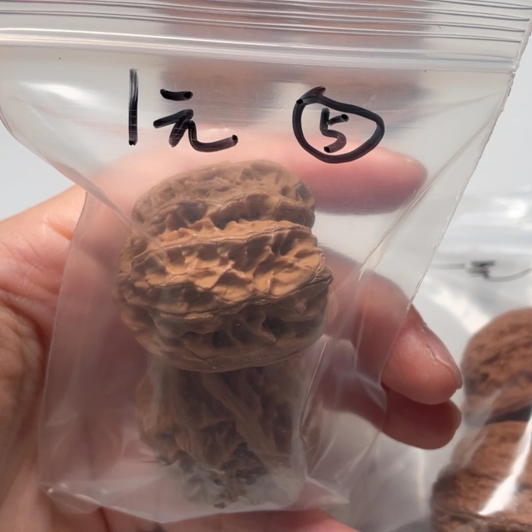 李***.吊坠文玩核桃一元