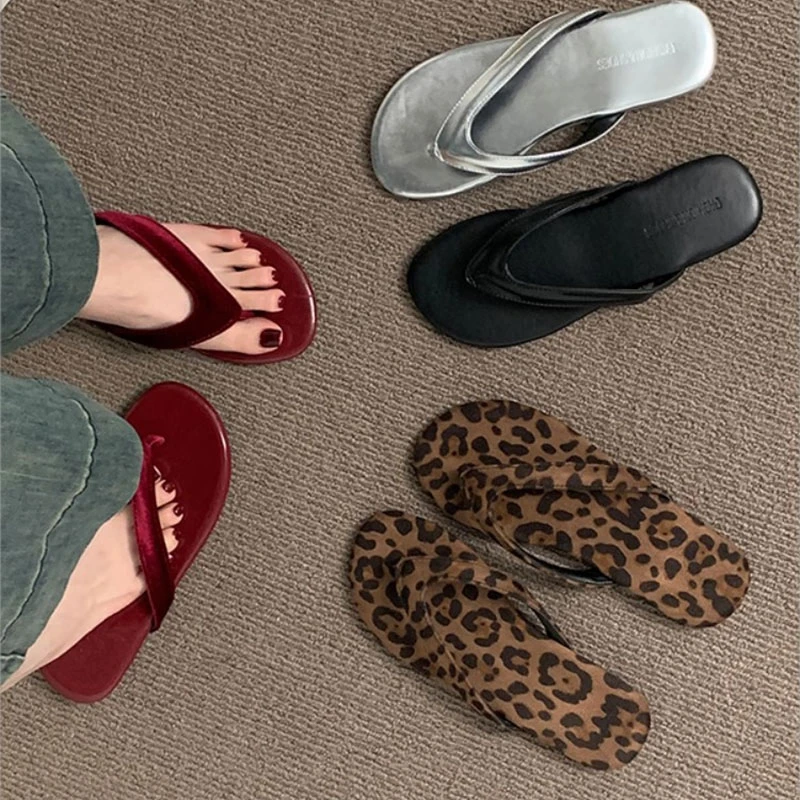 时尚ins平底银色人字拖女款夏季外穿豹纹凉拖鞋海边夹脚女鞋鞋子