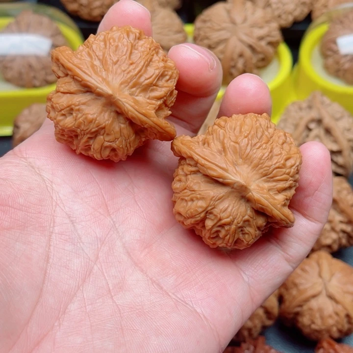 文玩核桃吊坠血麒麟狮子头42×40×37