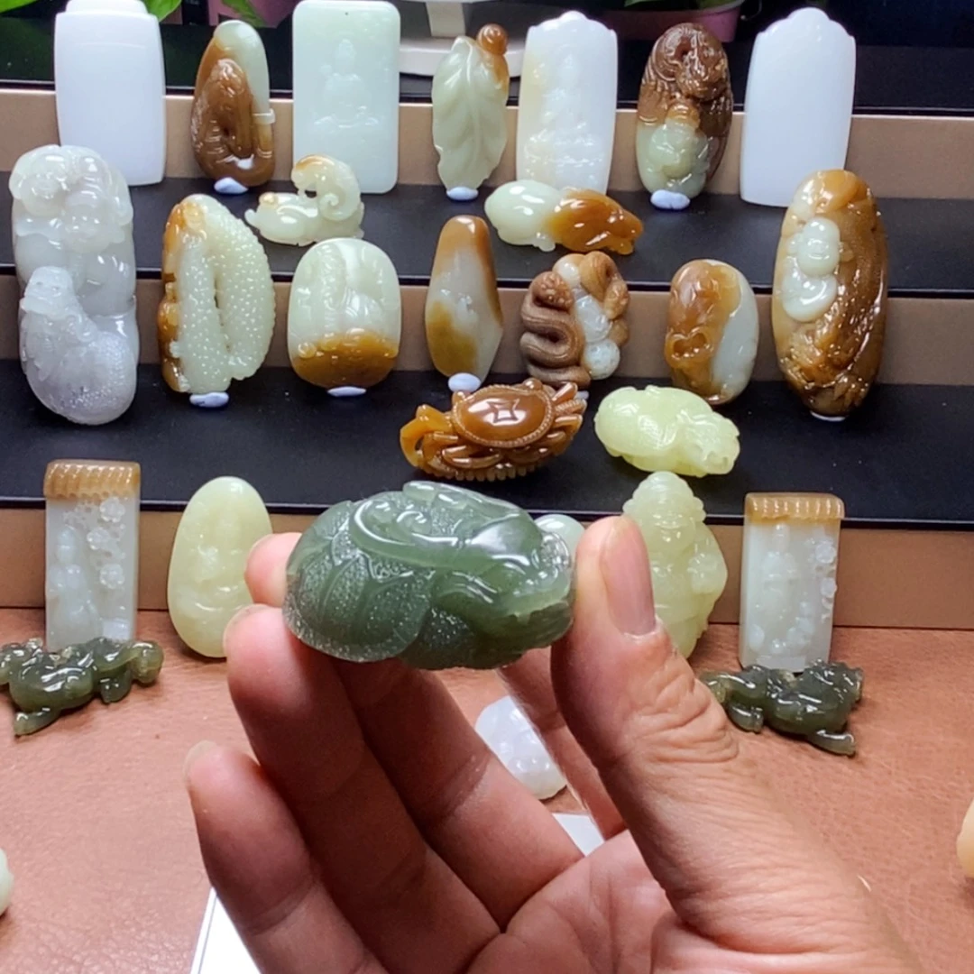 三***词和田玉未镶嵌吊坠(不含链)