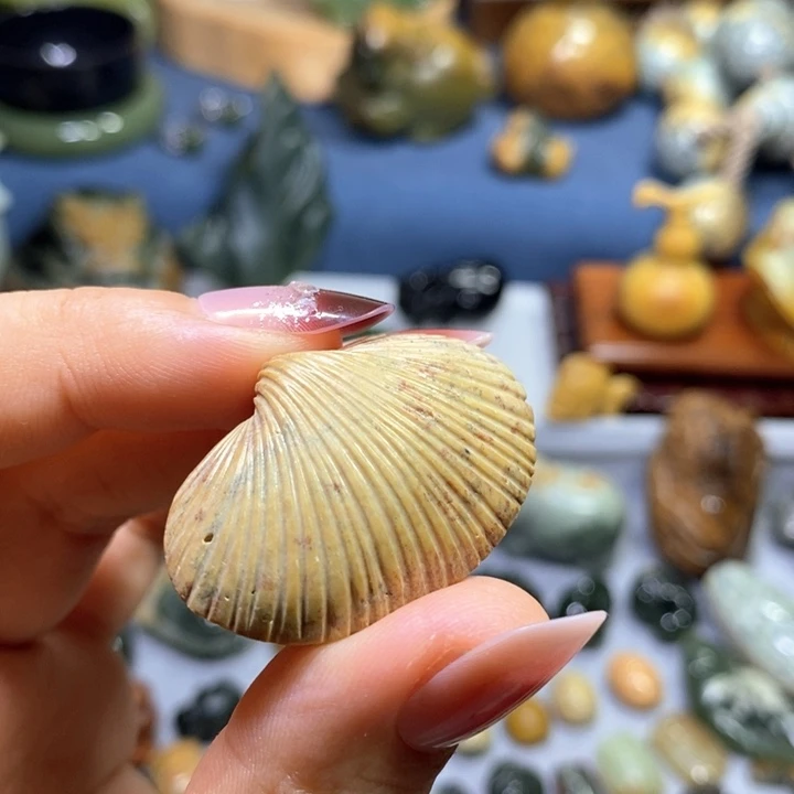 未镶嵌岫岩河磨玉（透闪石质玉）挂件