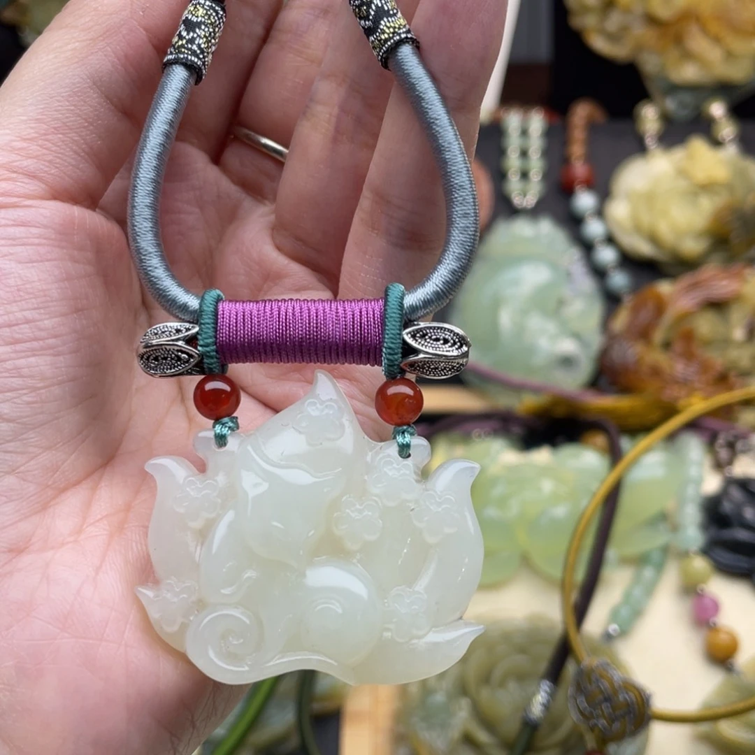 蛇纹石玉颈饰未镶嵌