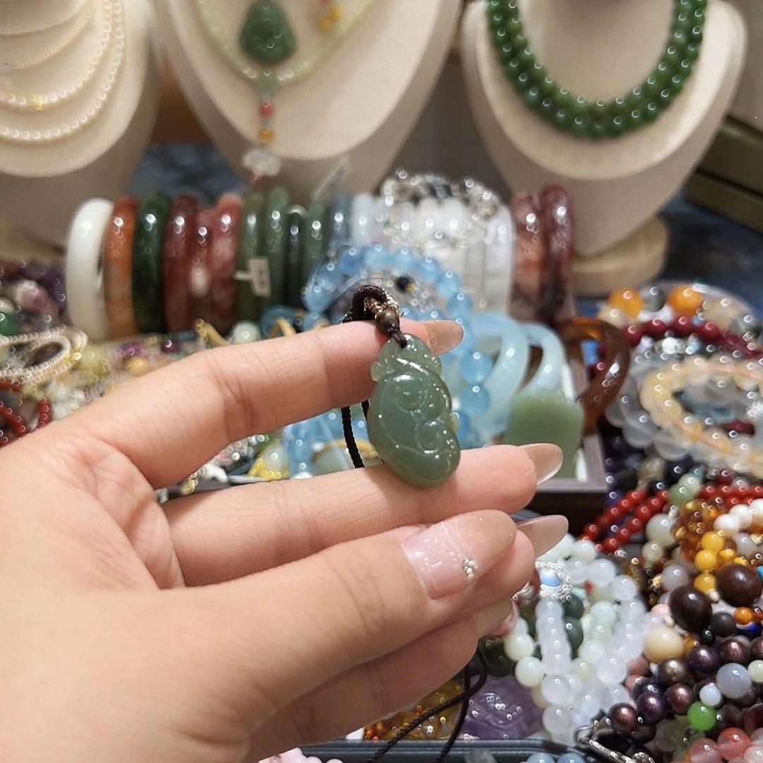 颈饰未镶嵌和田玉森****?