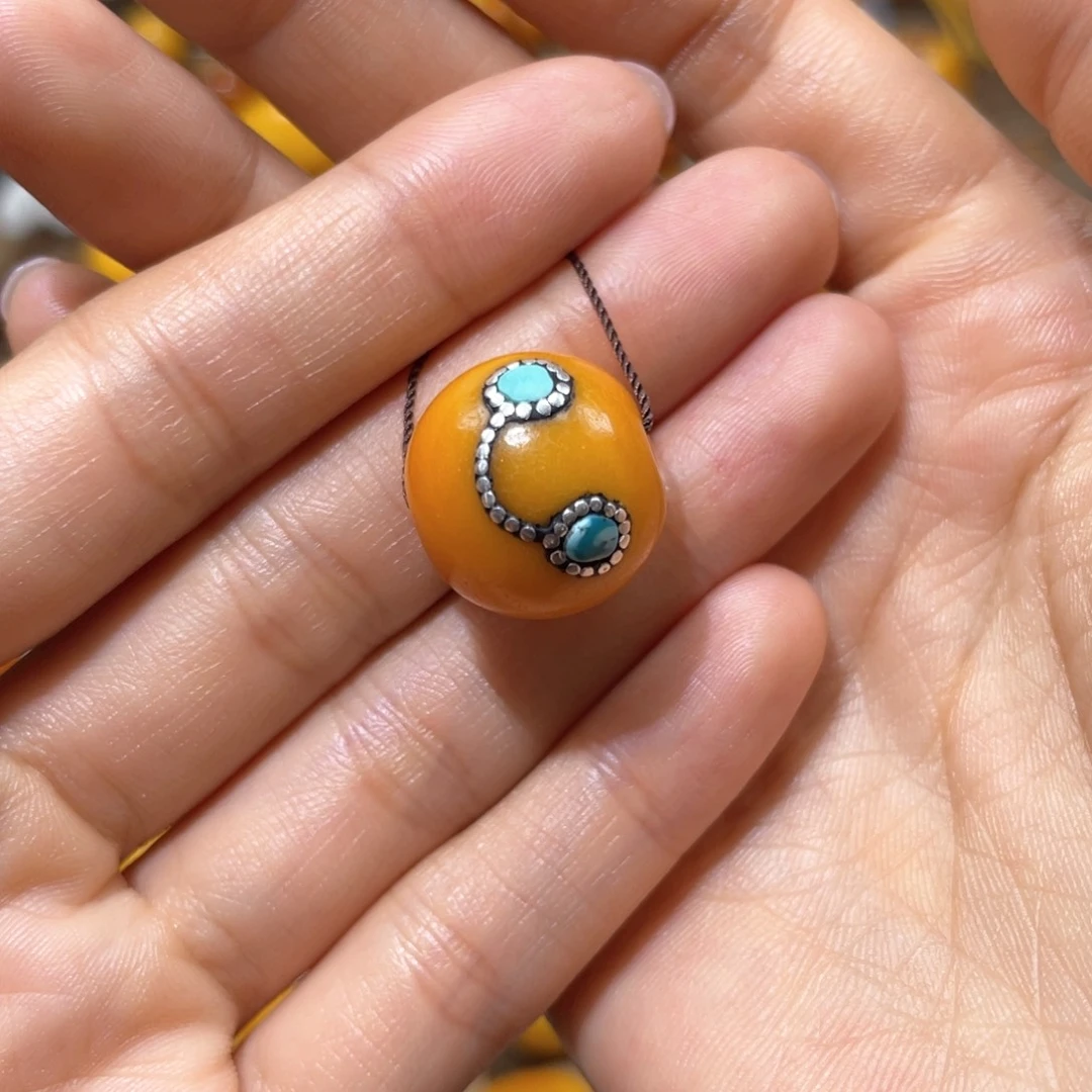 【闪购商品】琥珀裸石未镶嵌三*勒珠子