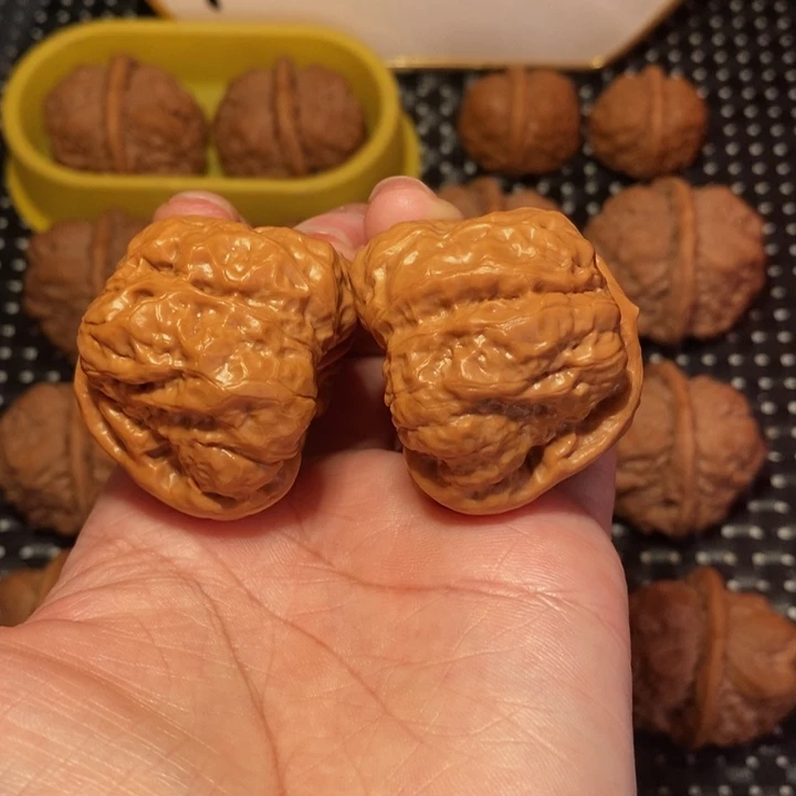把件文玩核桃浅开掐腰大腿