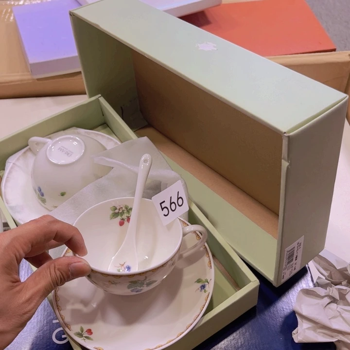茶盏我们都在努力着改变自己