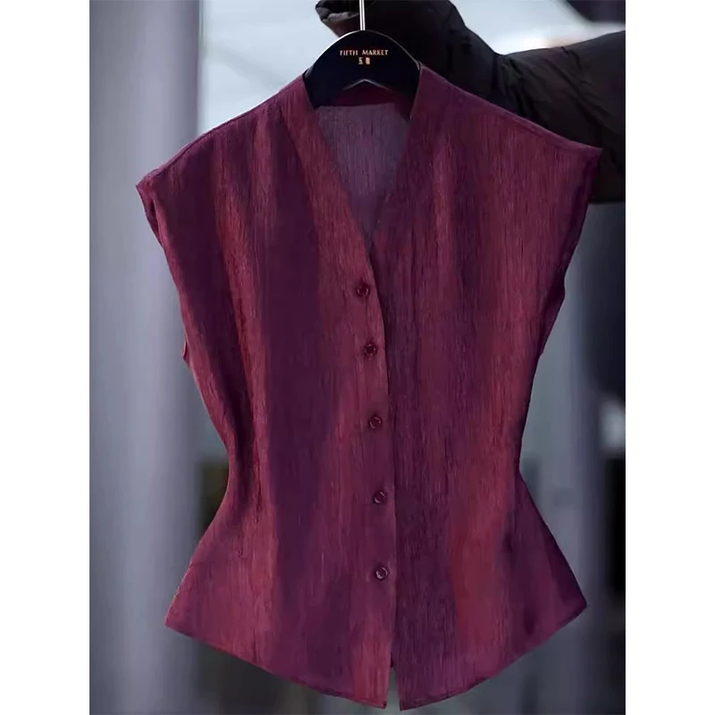 2025夏季新款女士高级感V领红色衬衫欧货时髦气质显白无袖上衣服