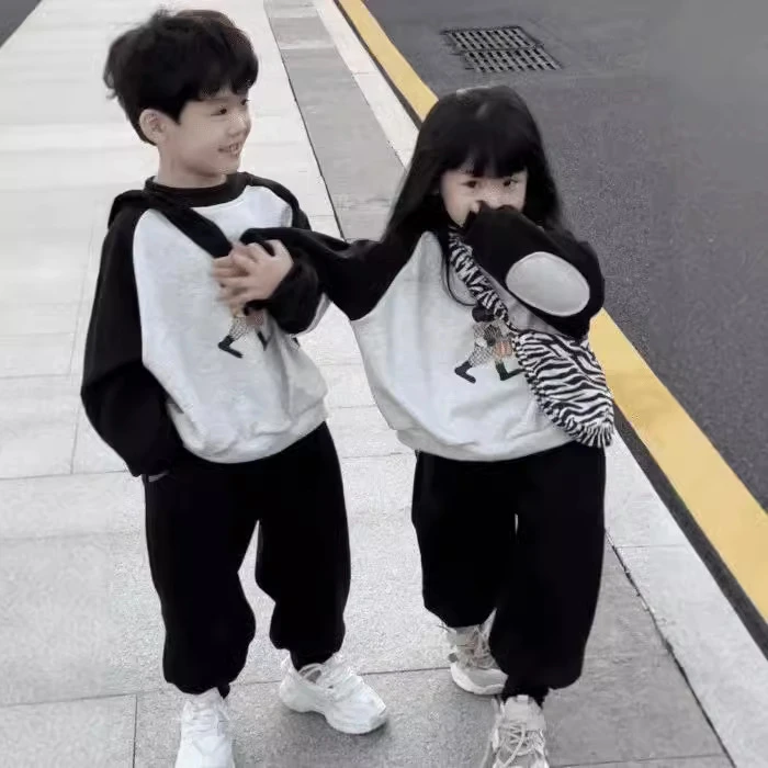 秋款女童春秋洋气卫裤男童两件套2025季新款小童拼接上衣长裤韩版