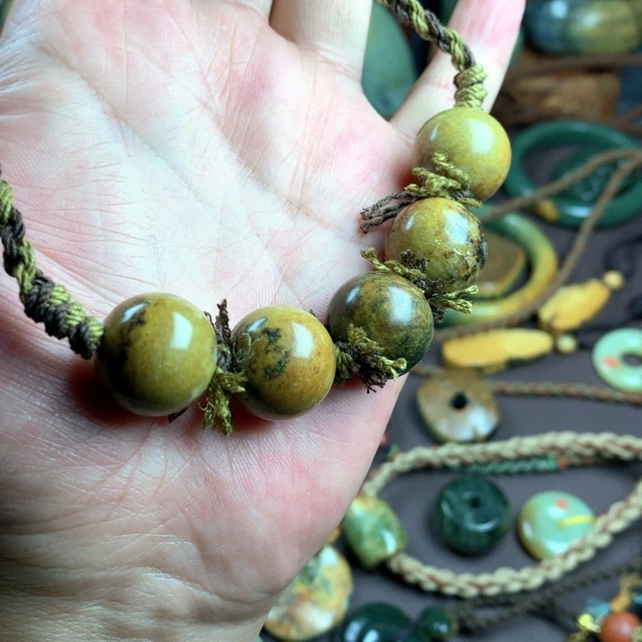 吊坠(赠链)未镶嵌岫岩河磨玉（透闪石质玉）