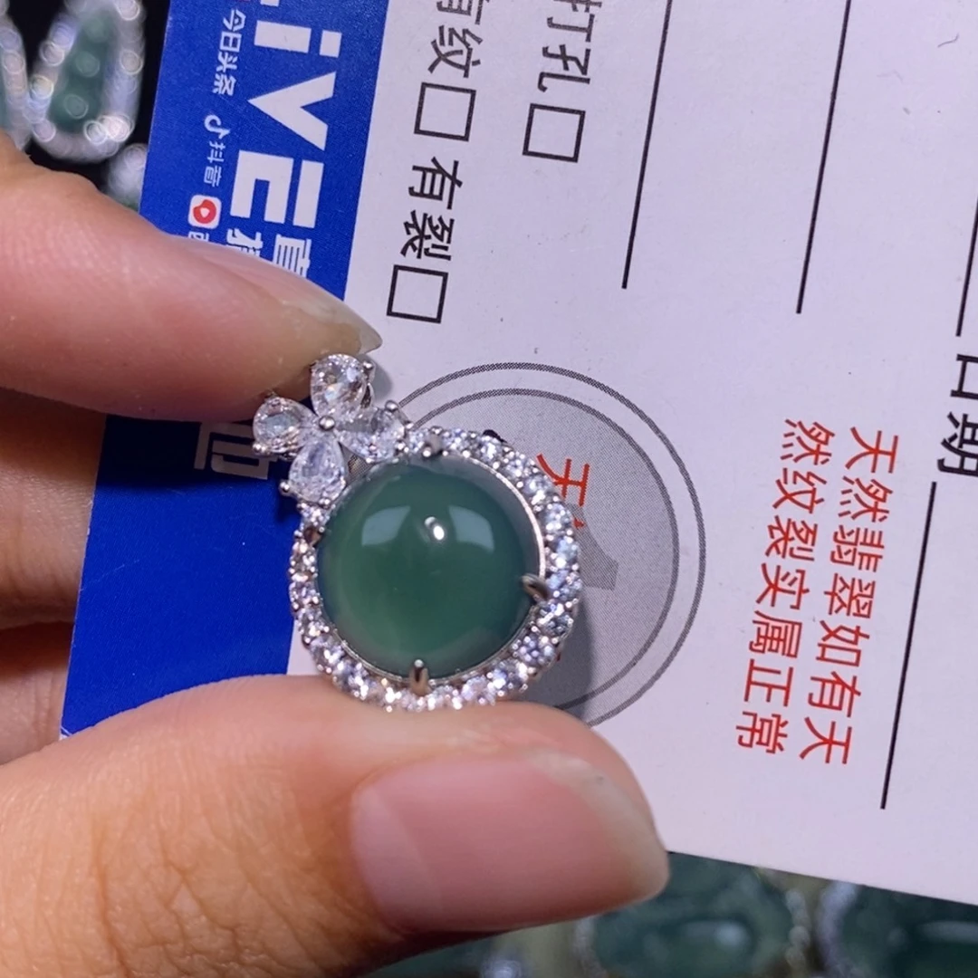 颈饰未镶嵌翡翠天然