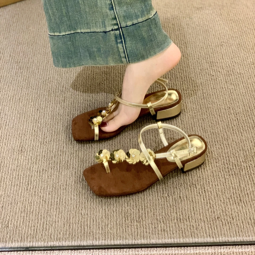 法式！粗跟小众设计感气质凉鞋女2025夏季新款配裙子银色度假套趾