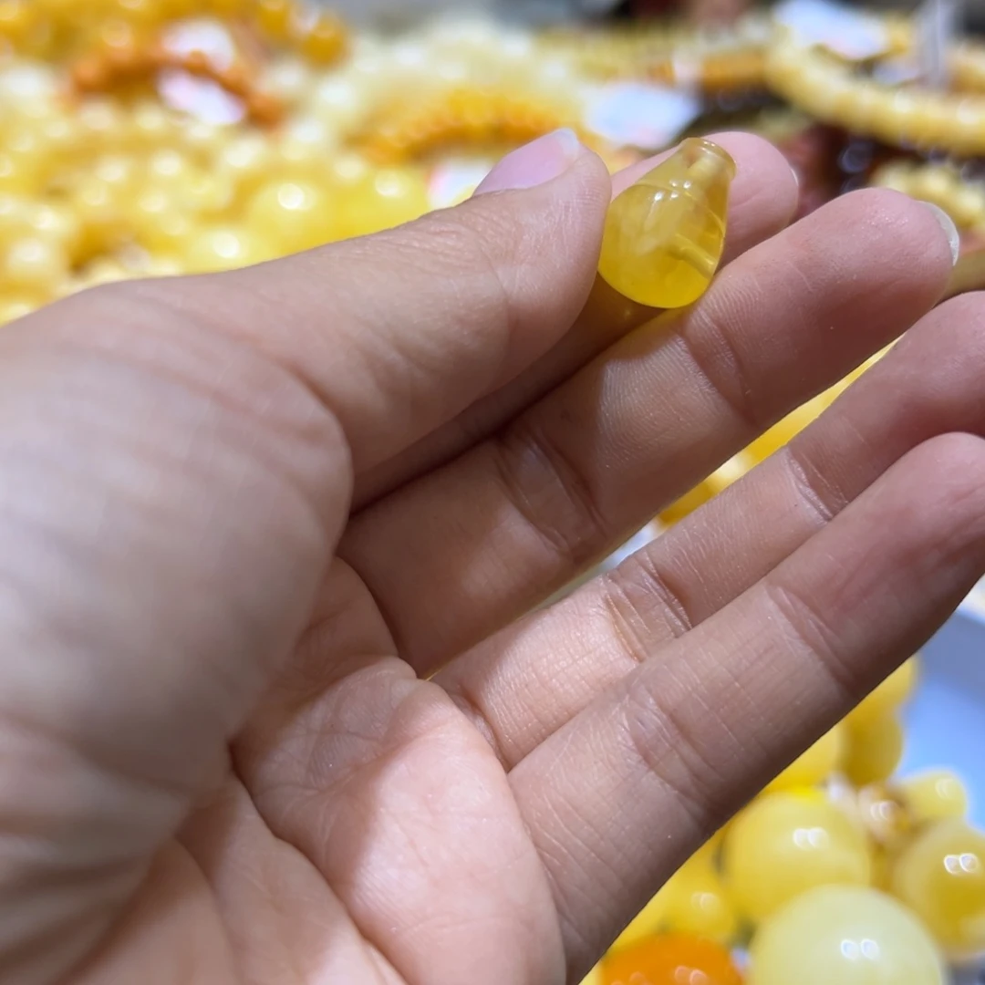 琥珀珠宝奇石未镶嵌