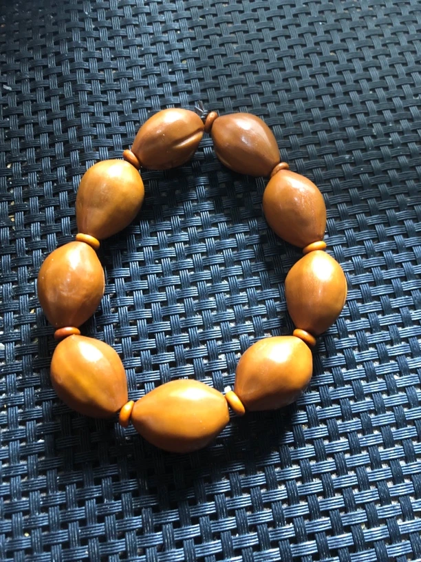 橄榄核雕刻天然生命缘手穿规格大约2.1