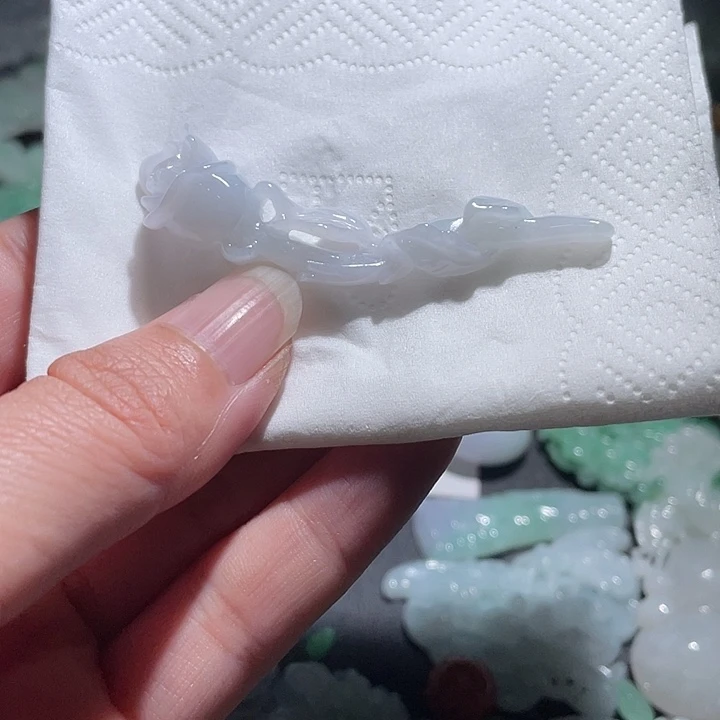 颈饰未镶嵌翡翠，天