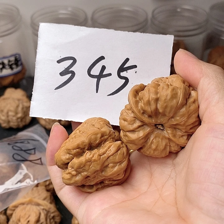 赖***子吊坠文玩核桃我在你的世界