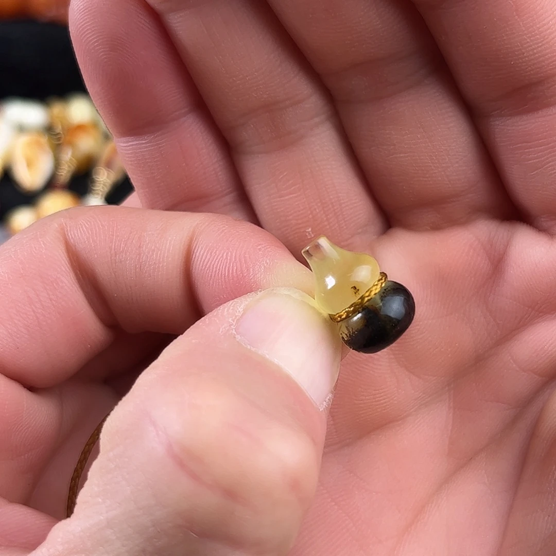 蜜蜡未镶嵌珠宝奇石