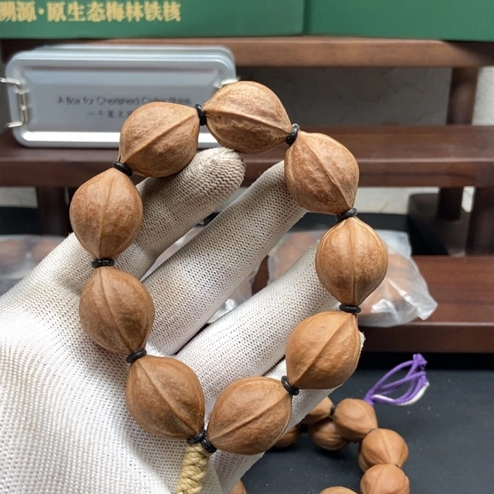 威***生橄榄核手串2128三花