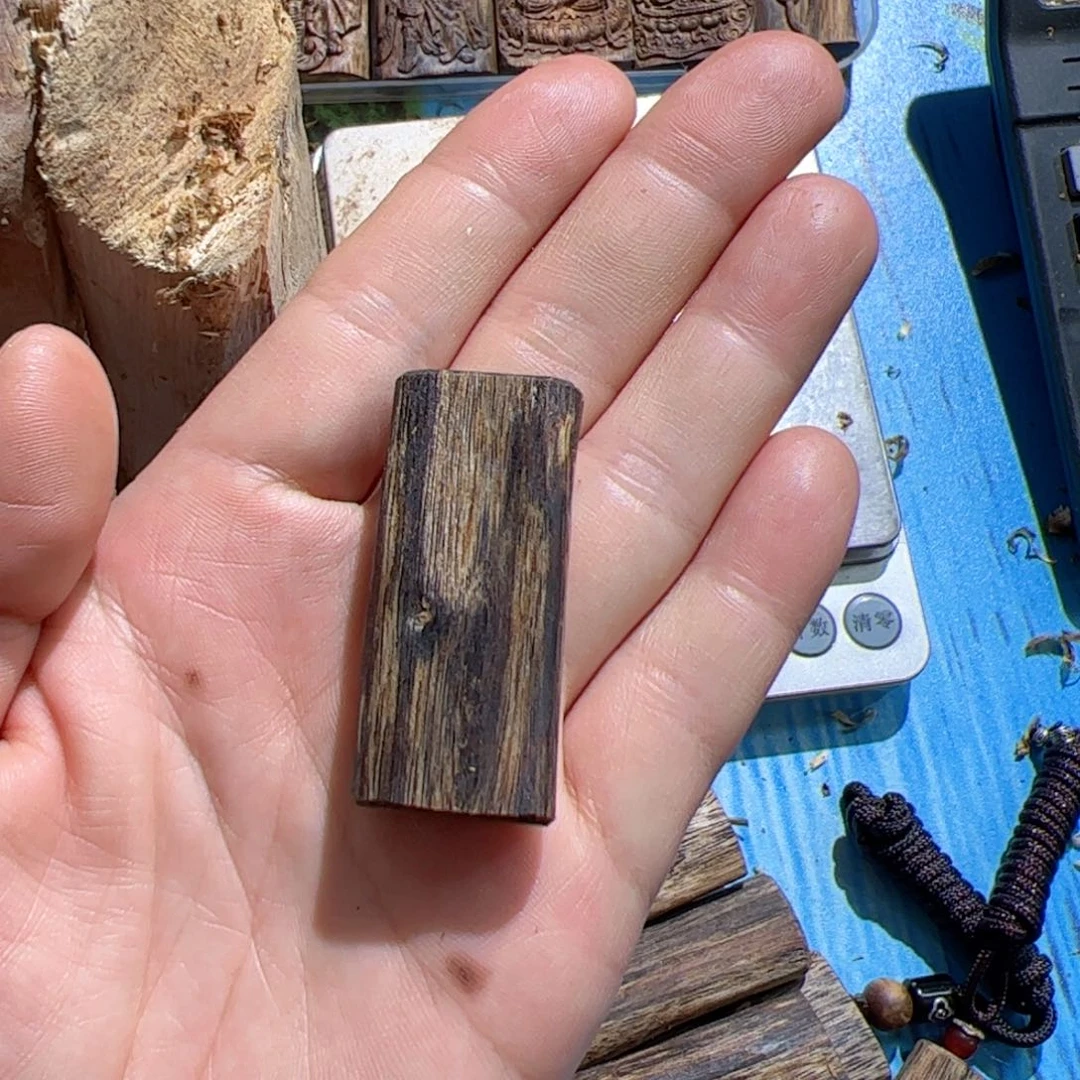 沉香吊坠白棋素牌7克