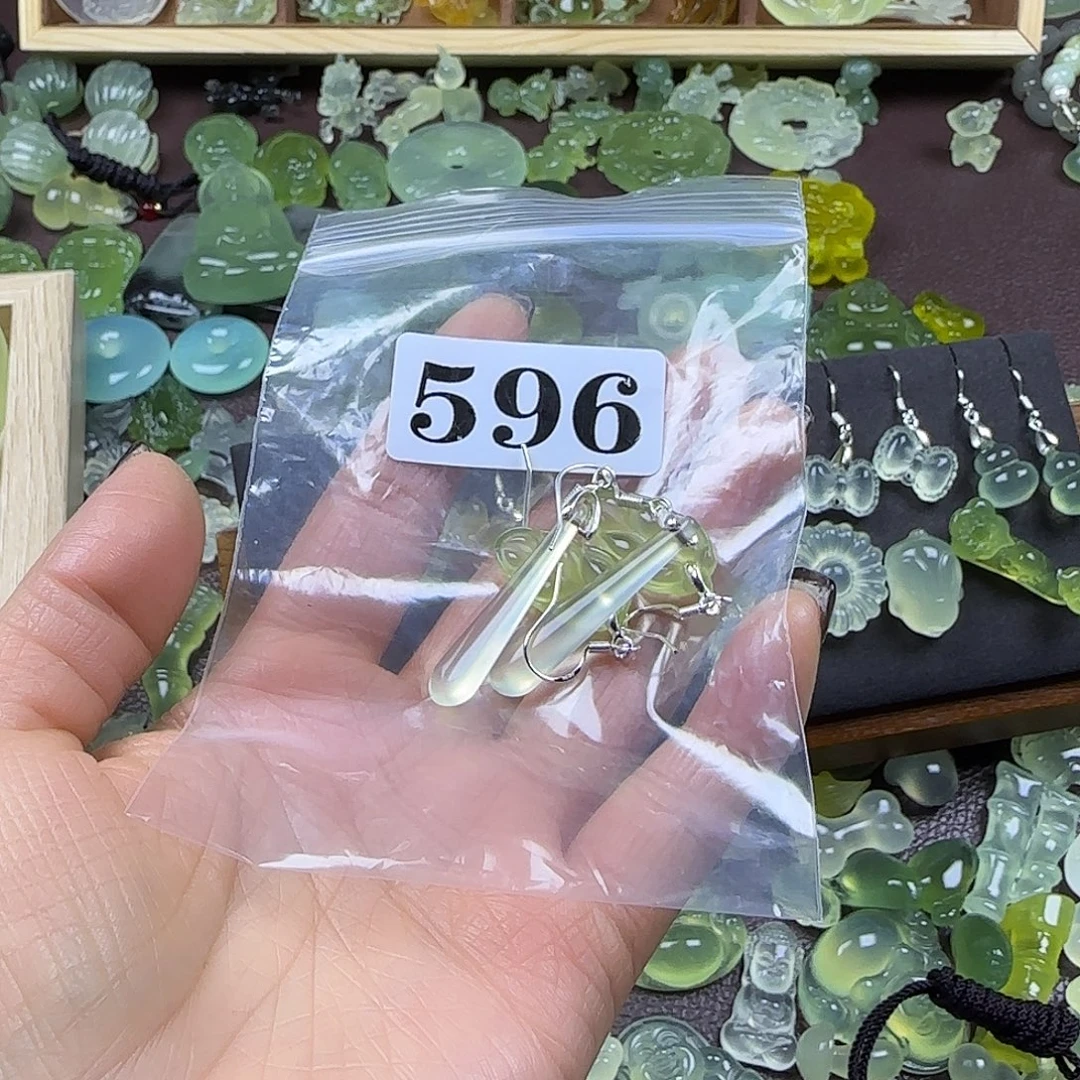 /***露蛇纹石玉未镶嵌岫玉吊坠