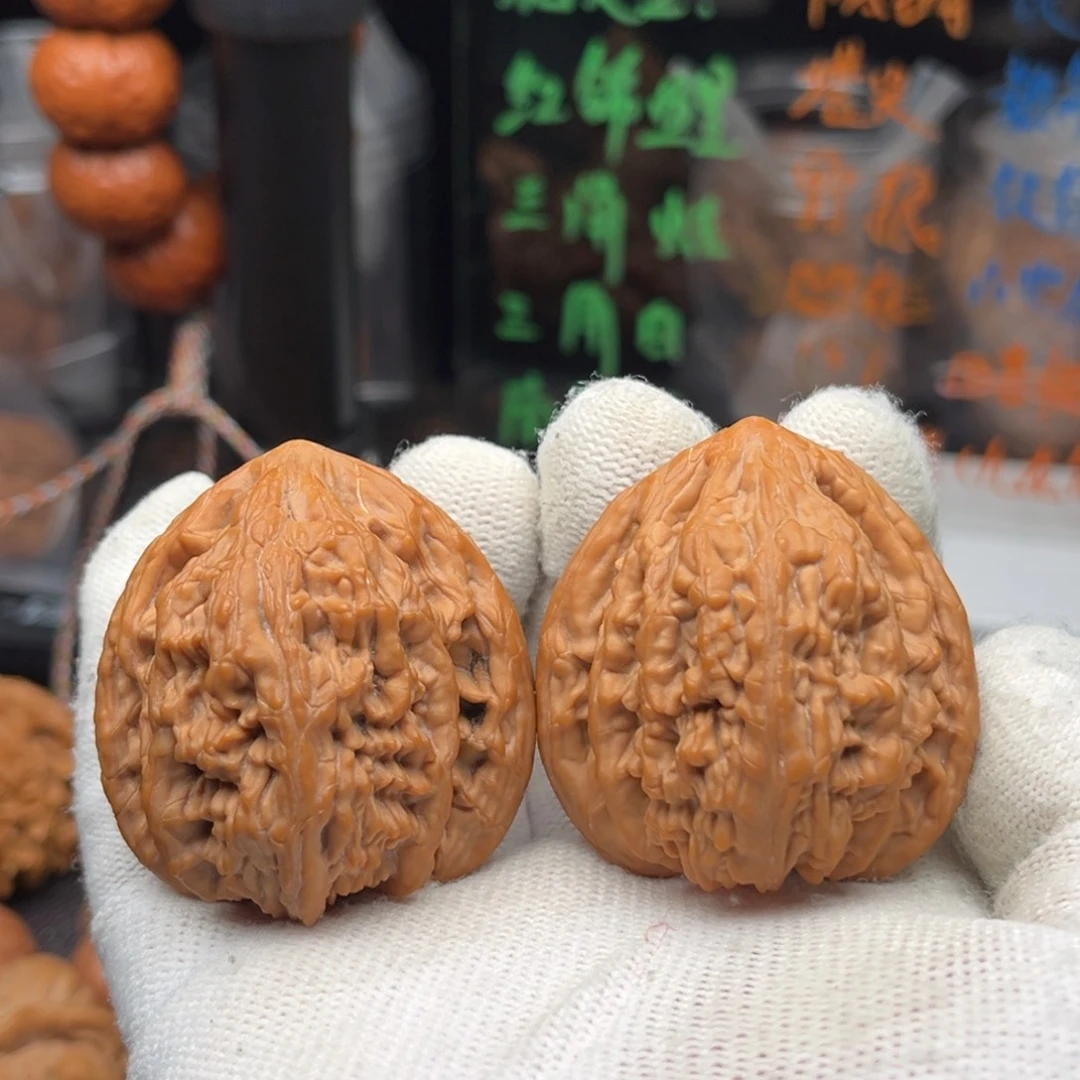 文玩核桃吊坠虎头王