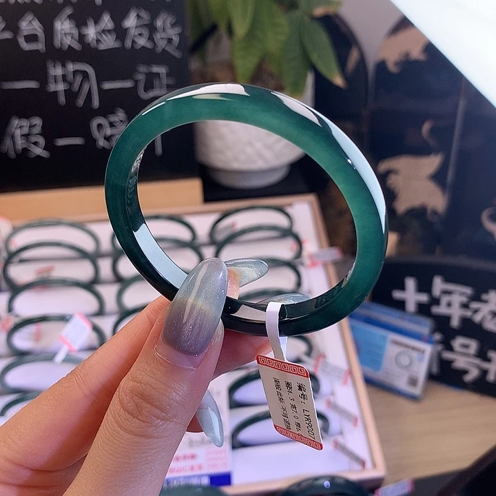 翡翠手镯未镶嵌50-51圈口