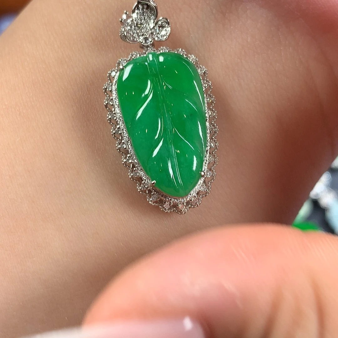 翡翠18K金镶嵌颈饰