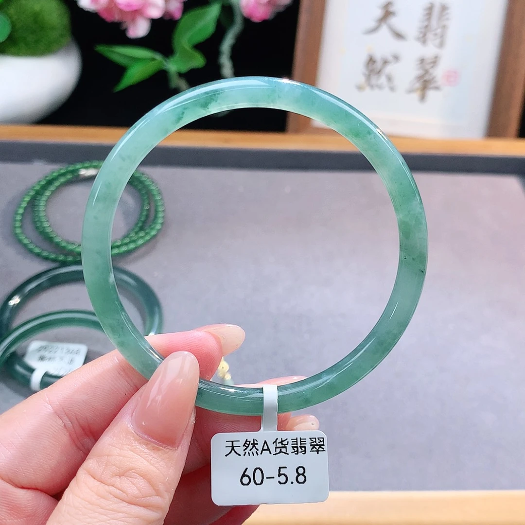 未镶嵌手镯（圆镯）翡翠