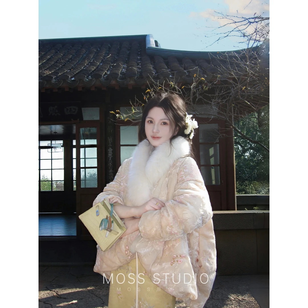 MOSS STUDIO【绾花吟】冬季新中式重工丝绒绣花90白鸭绒羽绒服女