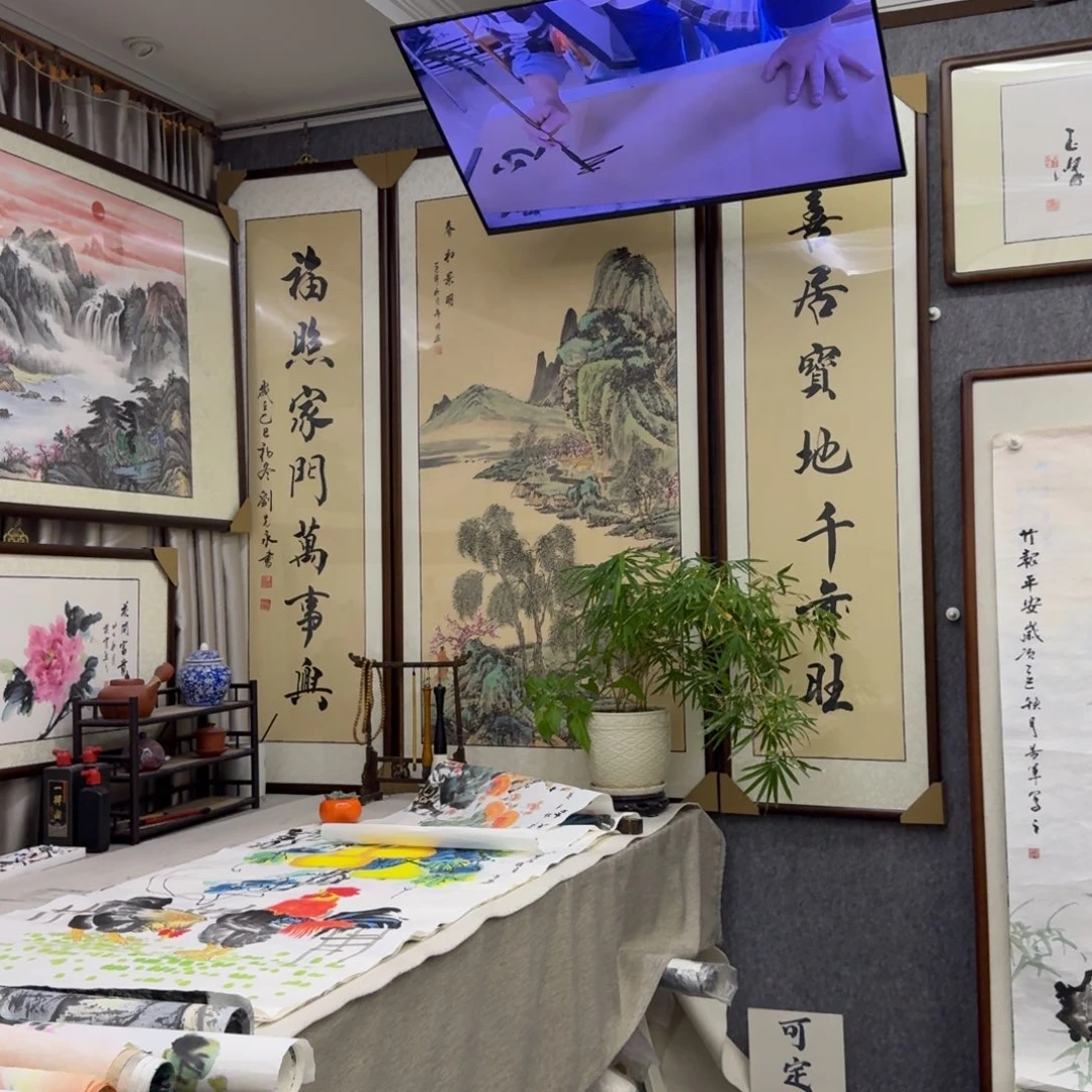 国画山水中堂画框一套（约164×182cm）