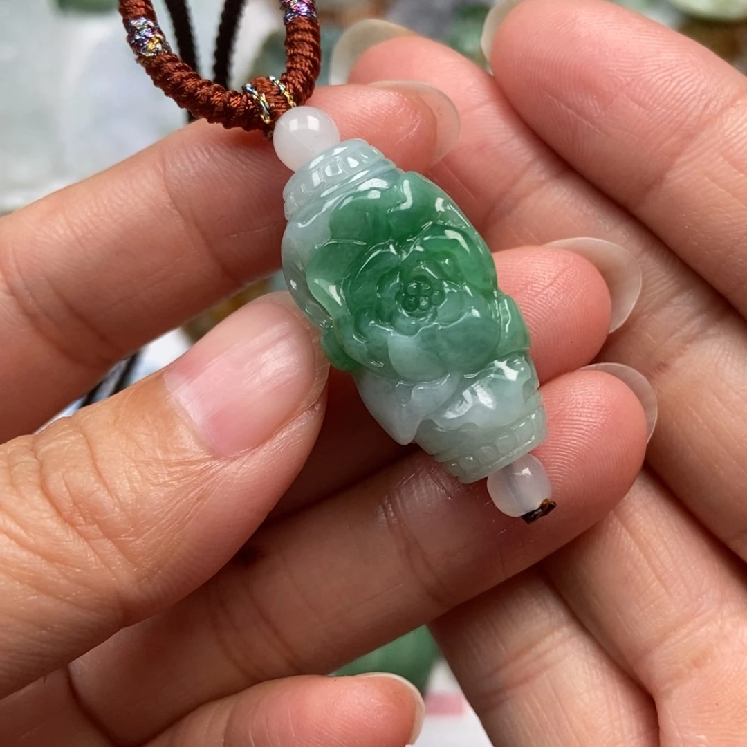 都***堰翡翠未镶嵌颈饰翡翠