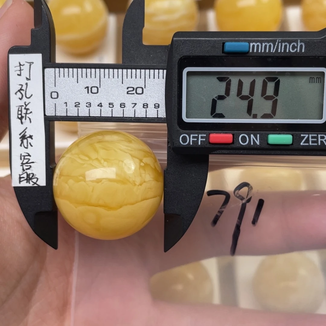 未镶嵌蜜蜡裸石不**脑蜜蜡