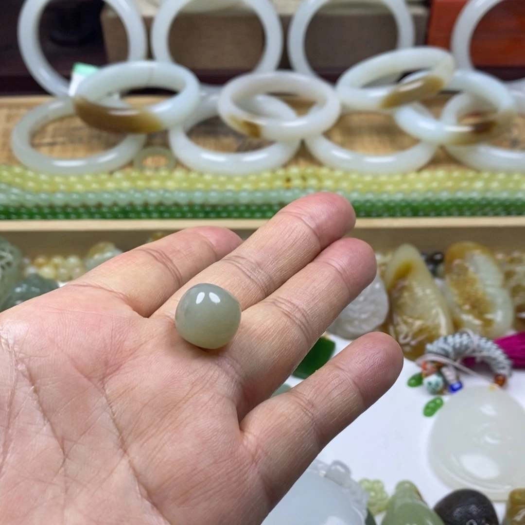 和田玉（糖玉）颈饰未镶嵌