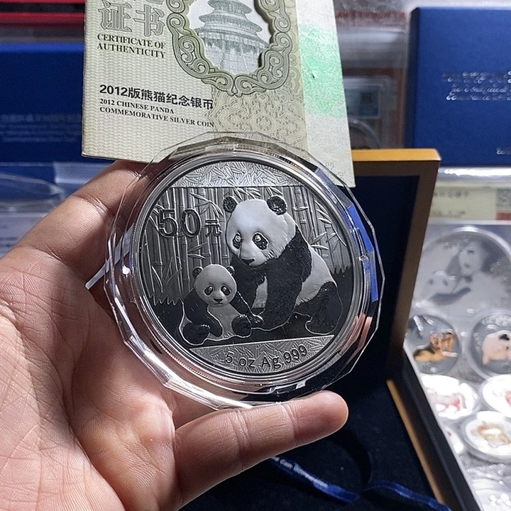 纯银原盒证12年5盎司猫一枚如图