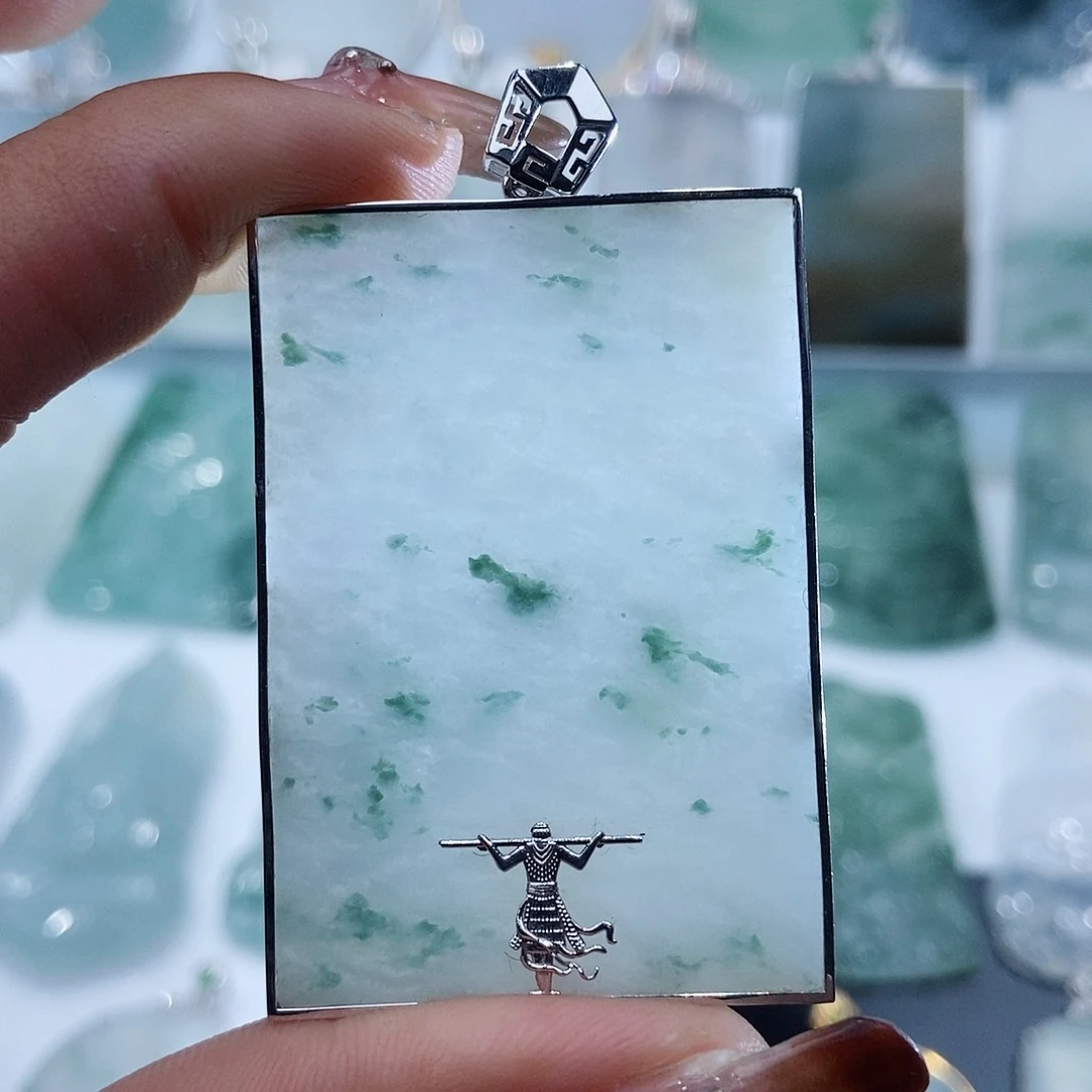 翡翠吊坠(不含链)18K金镶嵌