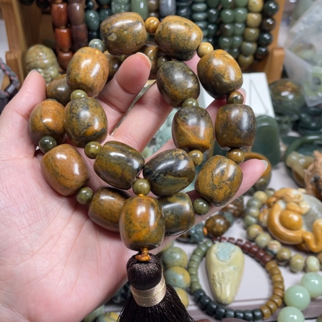 【闪购商品】岫岩河磨玉（透闪石质玉）手持未镶嵌l****I