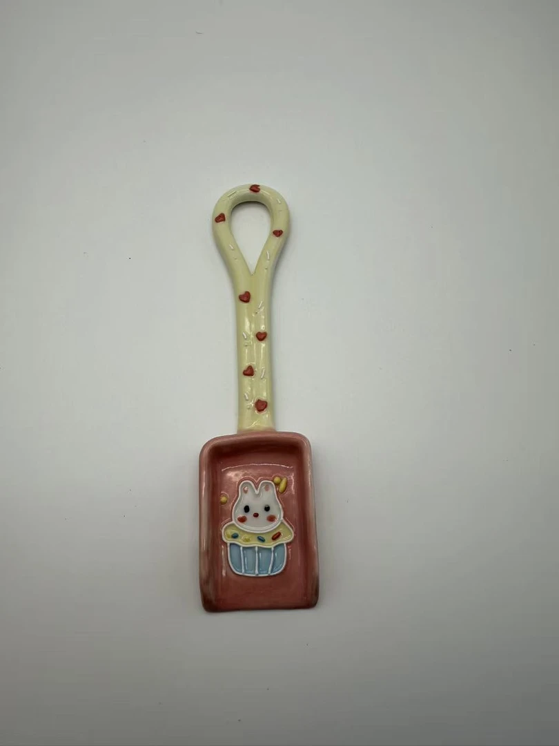 釉下彩立体釉小兔子勺A090