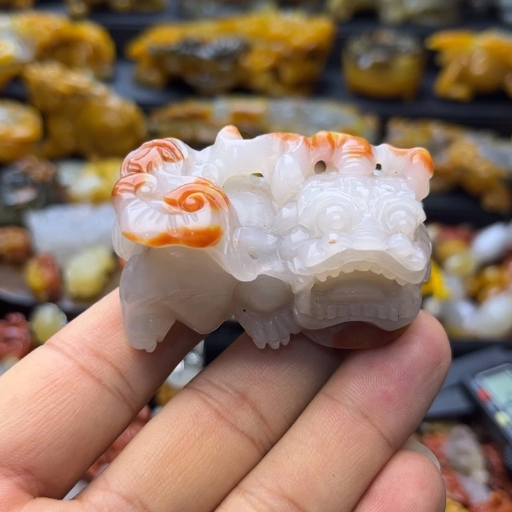 石英质玉（黄龙玉）未镶嵌颈饰