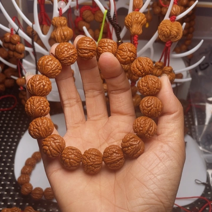 木质类龙纹桃枭挂件